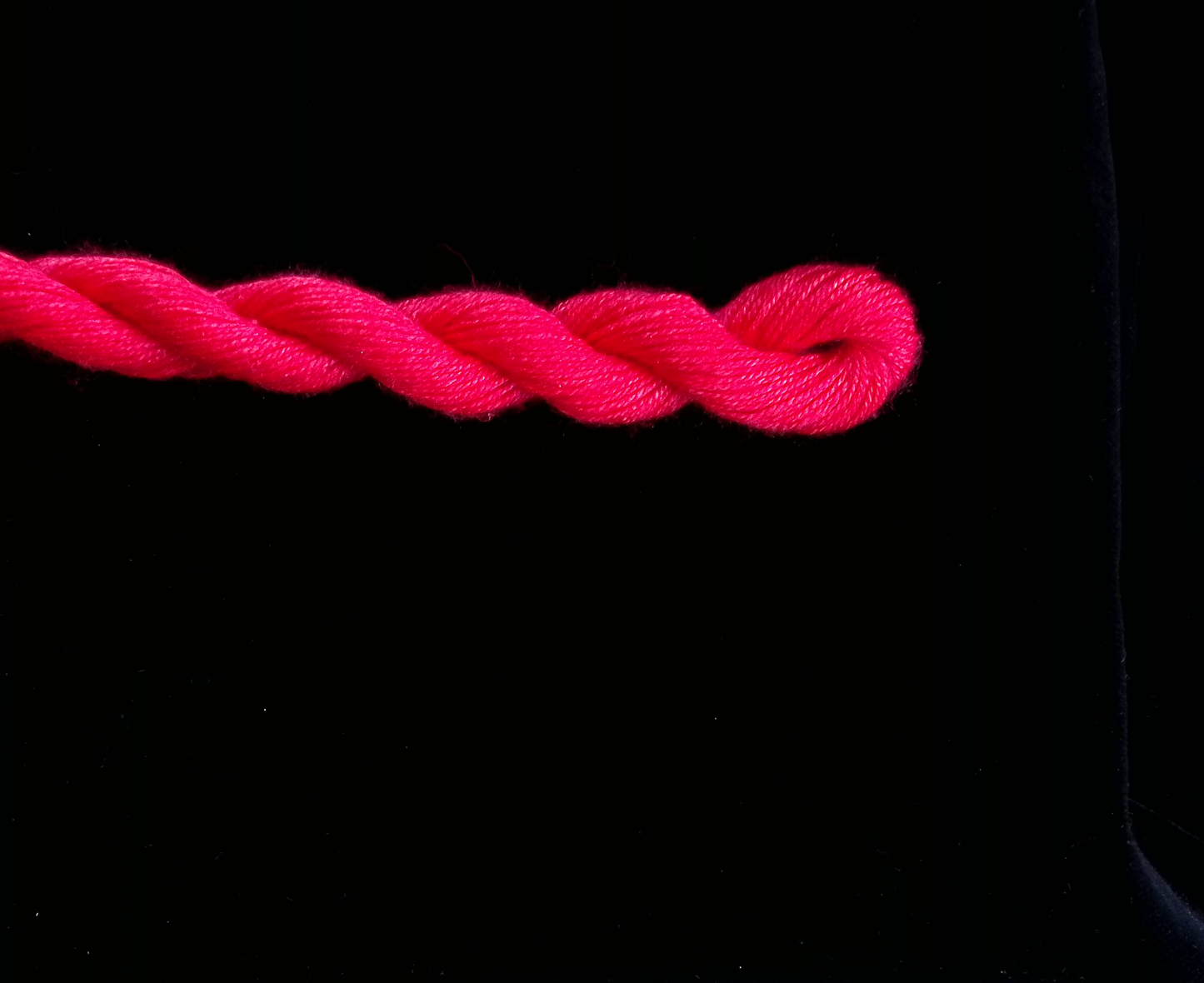 2073 Coral Red Solid Color Impressions Thread