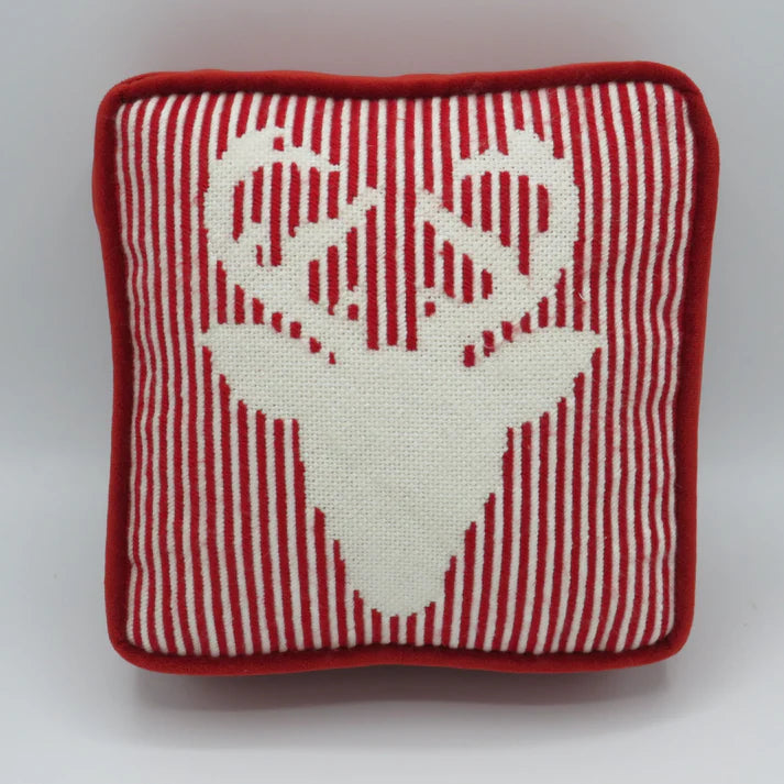 Holiday Deer Cabell Stitchery