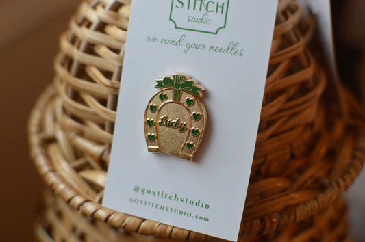 Lucky Horseshoe Emerald Needle Minder Go Stitch Studio